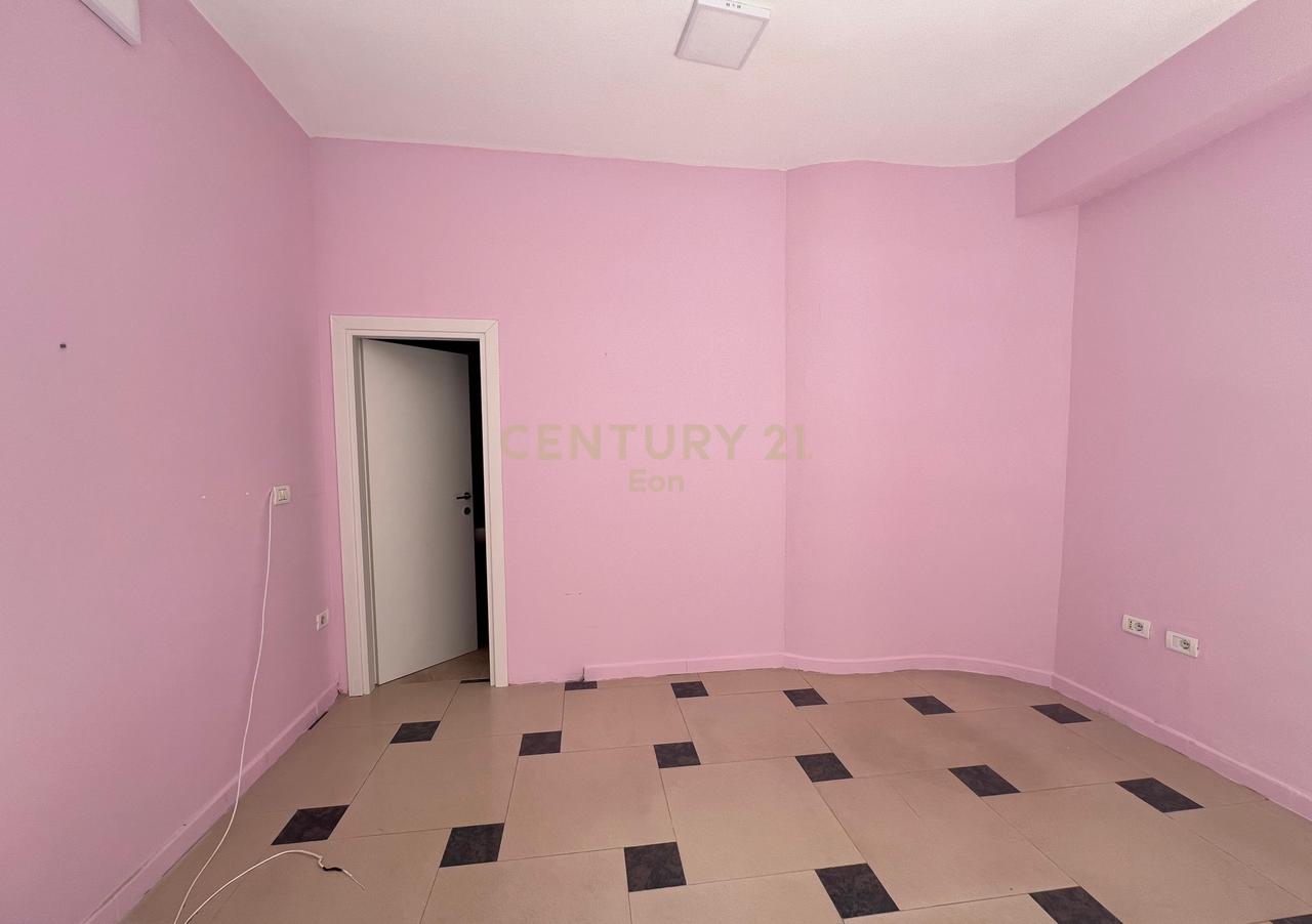 Multifunctional Space for Rent at the Train Station, Durrës - €400 | 10 m²