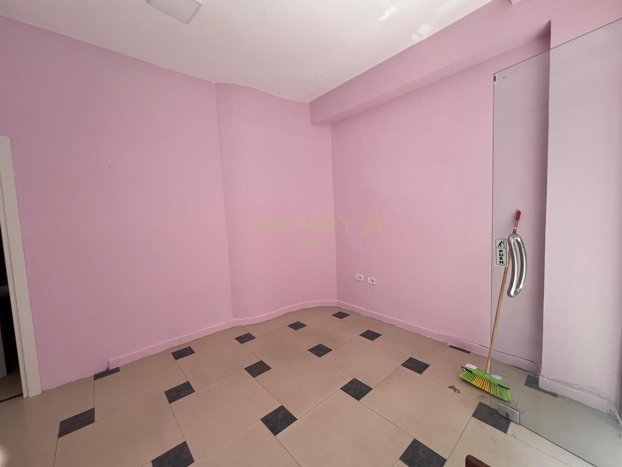 Multifunctional Space for Rent at the Train Station, Durrës - €400 | 10 m²