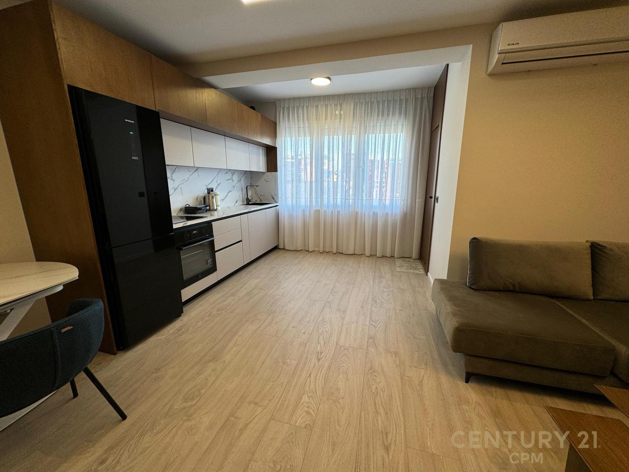 Apartament-studio me qira tek Pazari Ri!