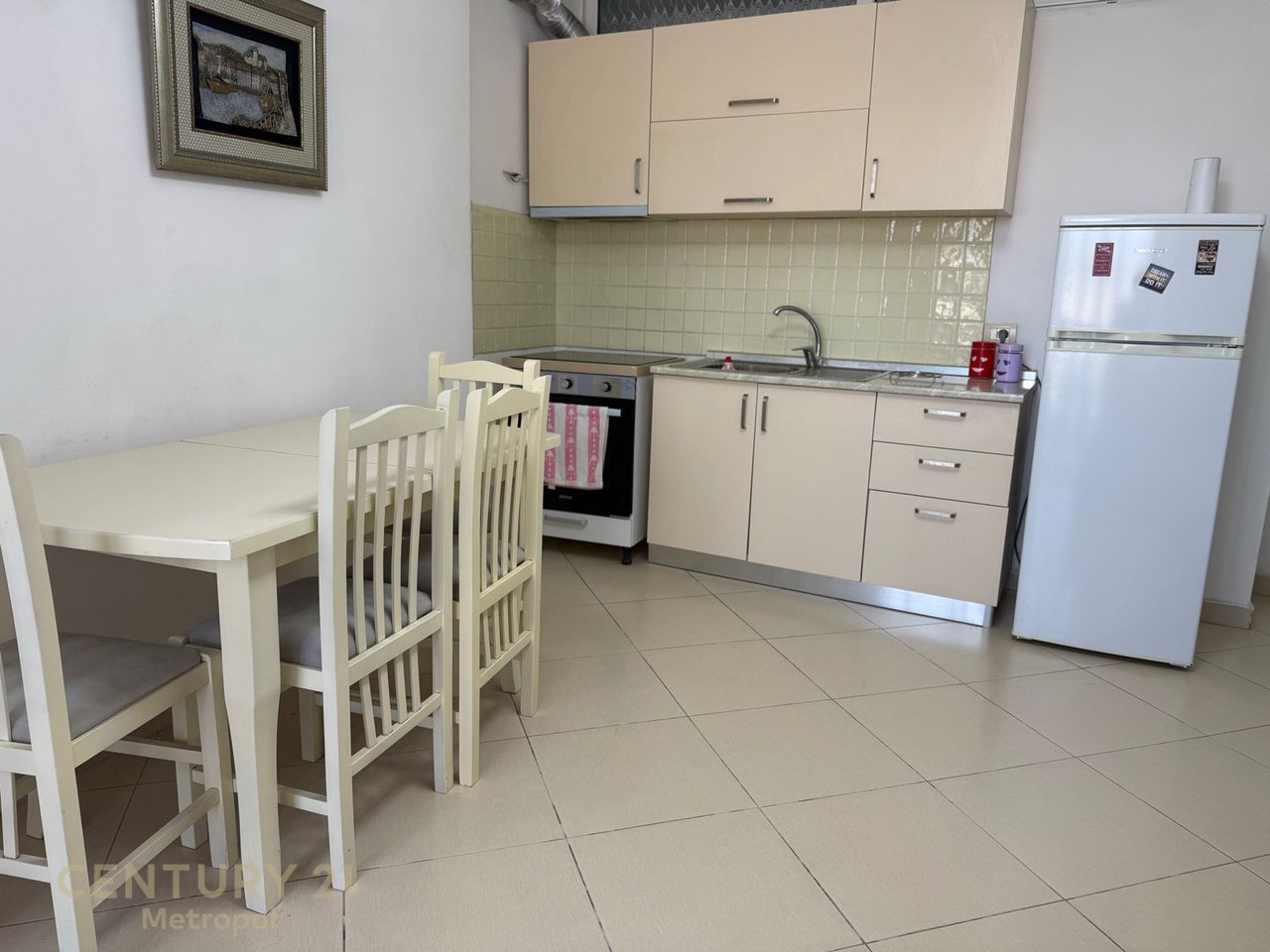 Japim me qira apartament 2+1 prane 21 Dhjetorit & Ring Center
