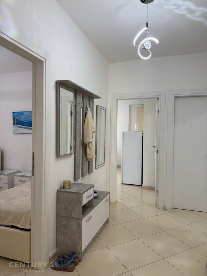 Japim me qira apartament 2+1 prane 21 Dhjetorit & Ring Center