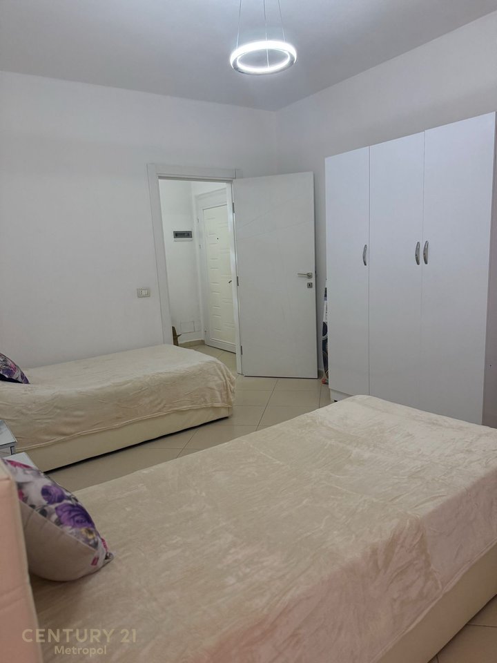 Japim me qira apartament 2+1 prane 21 Dhjetorit & Ring Center