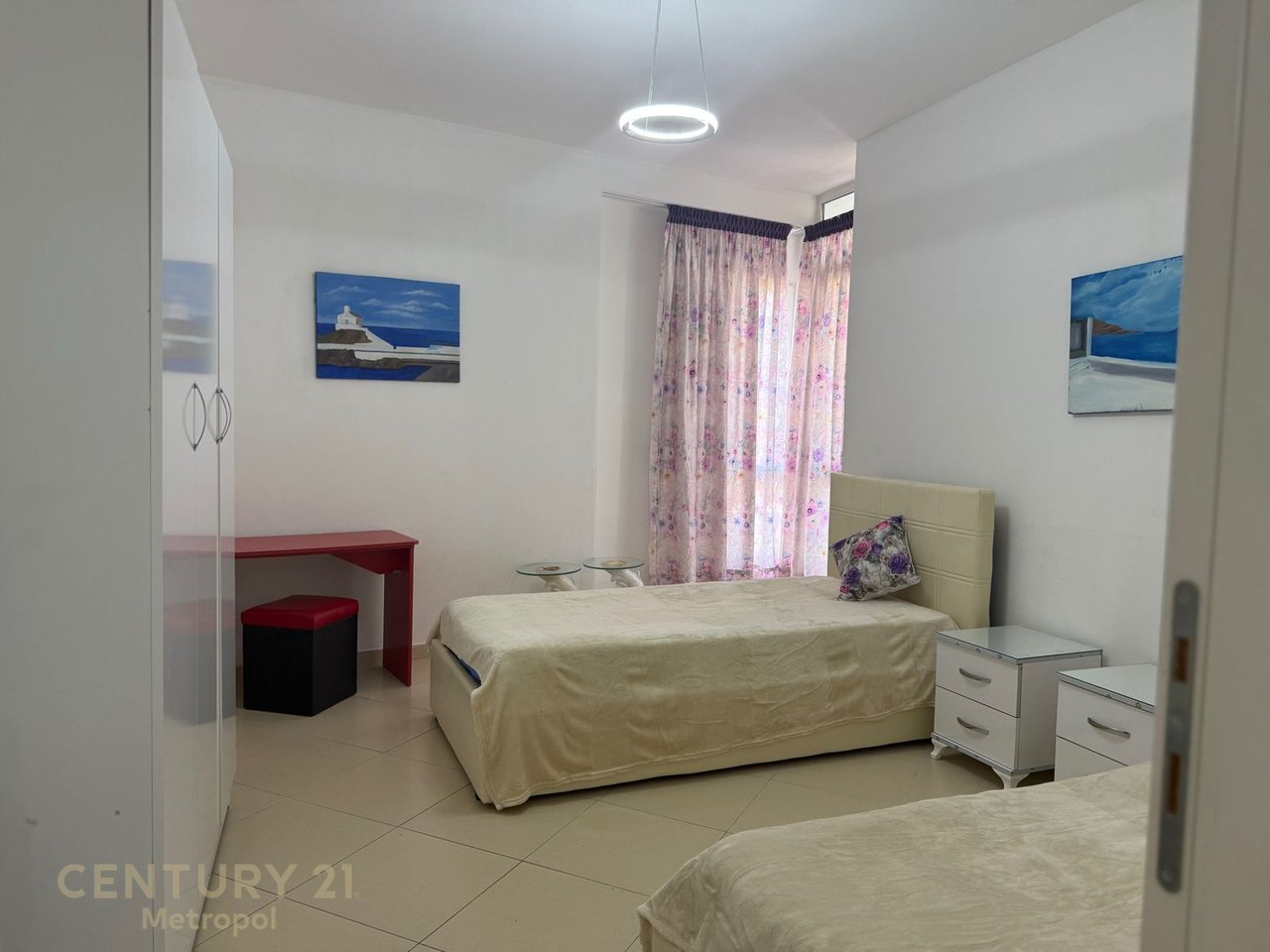 Japim me qira apartament 2+1 prane 21 Dhjetorit & Ring Center