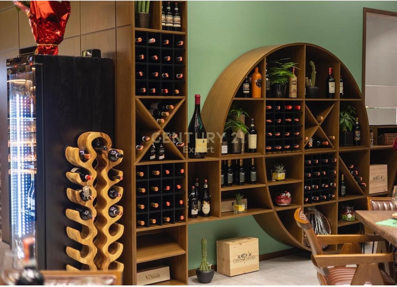 Bar-Pizzeria premises for sale in Sauk near Xibrak!!