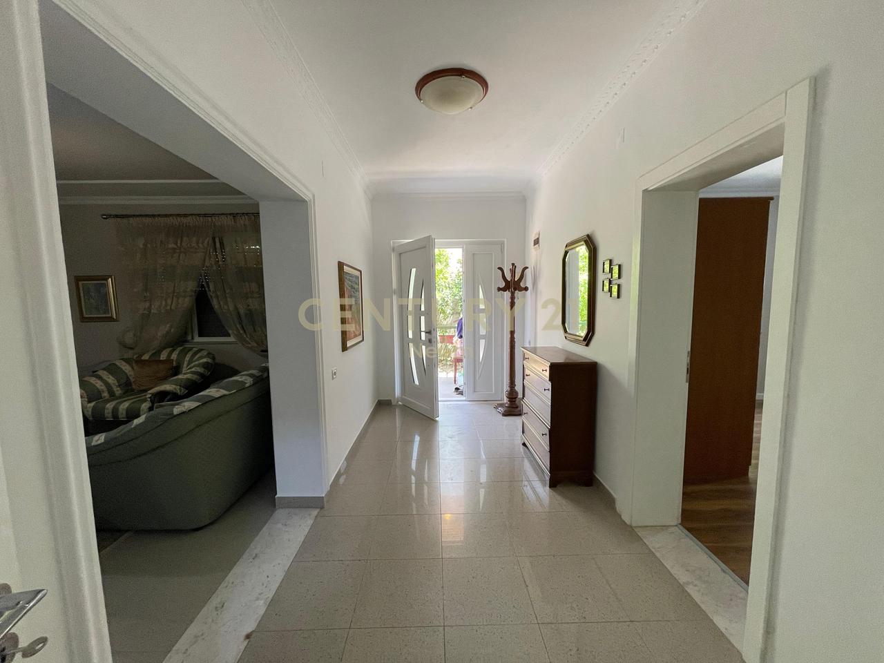 Edificio 2 Appartamenti 2+1 con Cortile e Garage