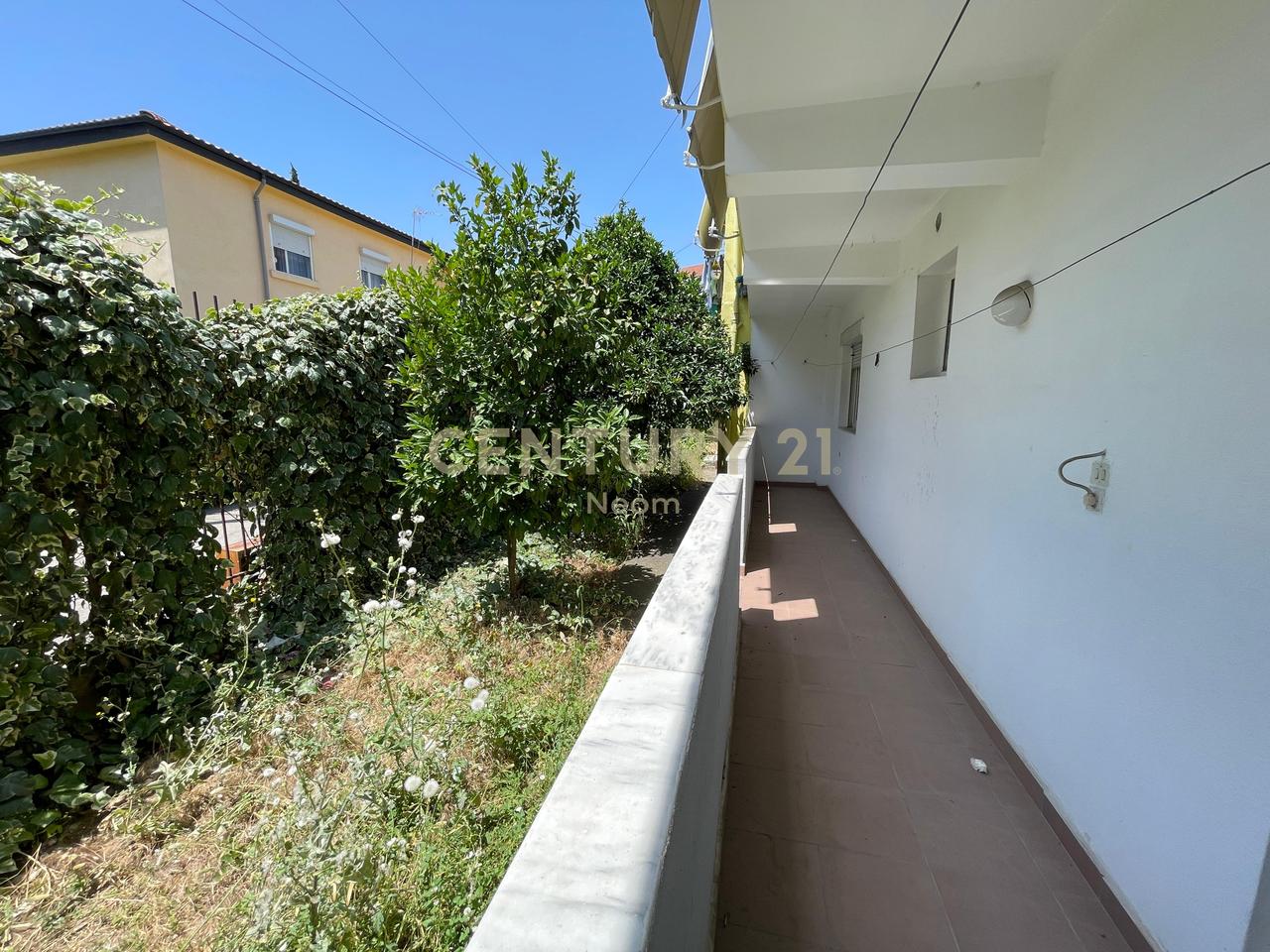 Edificio 2 Appartamenti 2+1 con Cortile e Garage