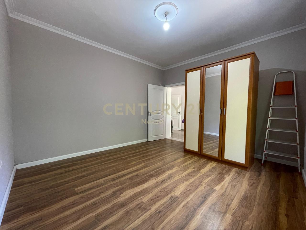 Edificio 2 Appartamenti 2+1 con Cortile e Garage