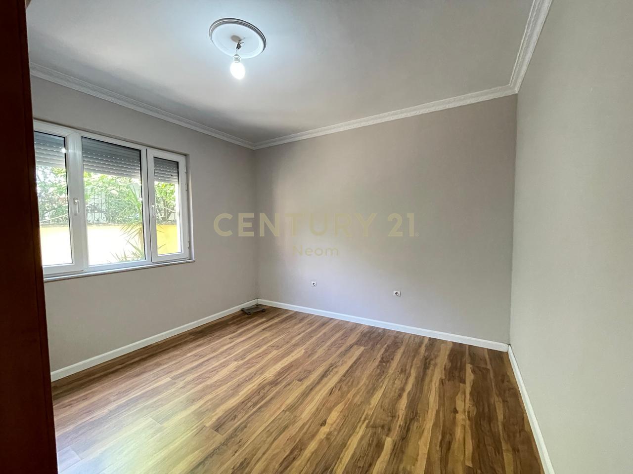 Edificio 2 Appartamenti 2+1 con Cortile e Garage