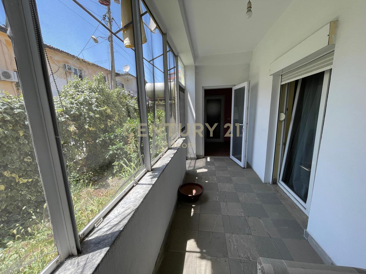 Edificio 2 Appartamenti 2+1 con Cortile e Garage