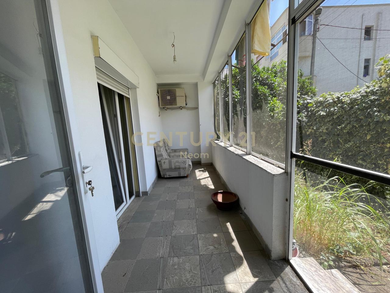 Edificio 2 Appartamenti 2+1 con Cortile e Garage