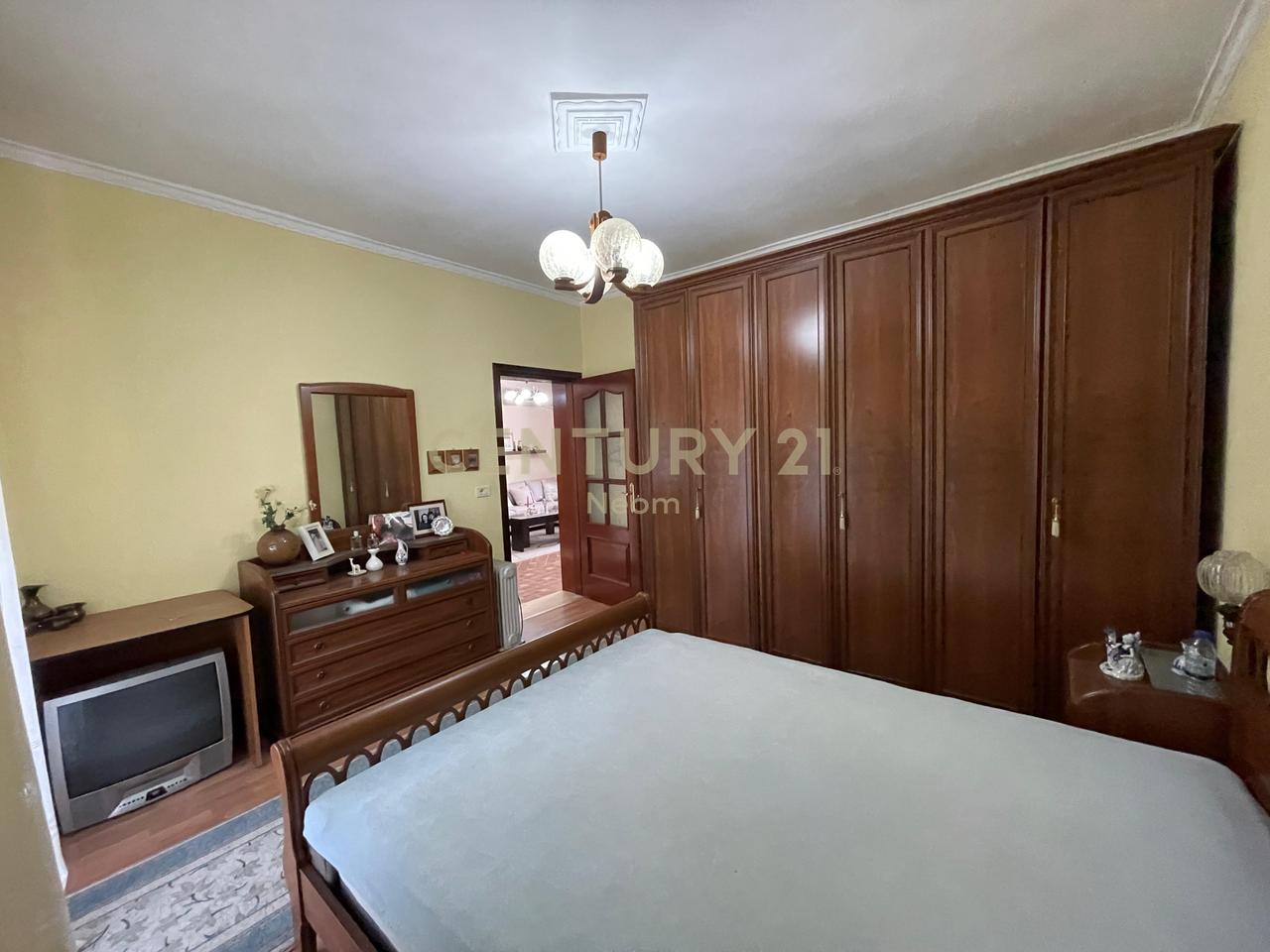 Edificio 2 Appartamenti 2+1 con Cortile e Garage
