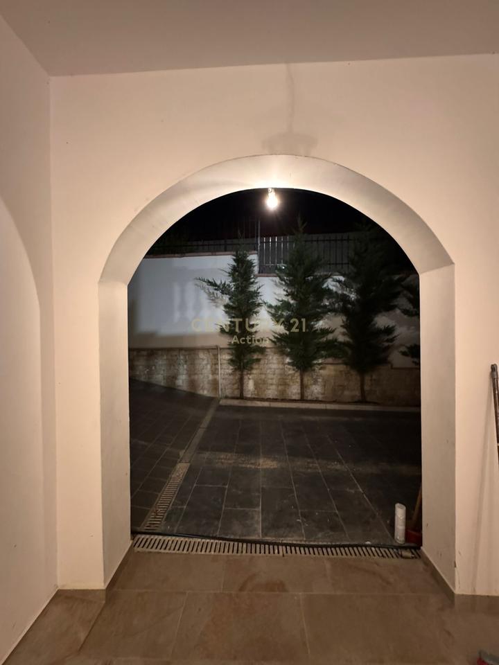 Si affitta il primo piano di una villa di lusso vicino alla scuola "Rreze Drite", Sauk.