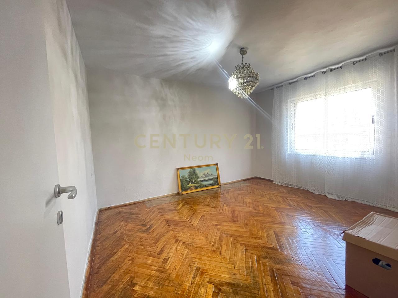 QIRA, APARTAMENT 3+1, RRUGA FORTUZI!!