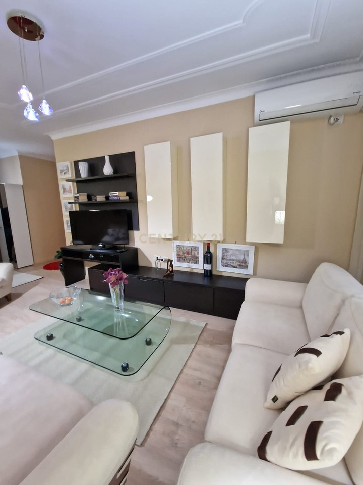 1+1 apartment for rent near Blloku
