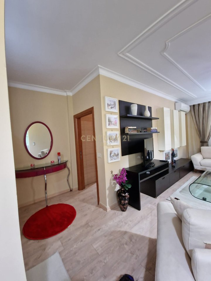 1+1 apartment for rent near Blloku