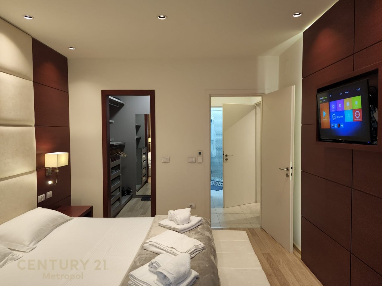 OFROJ PER SHITJE APARTAMENT 2+1 NE AMBASADOR 3, PRANE STADIUMIT!