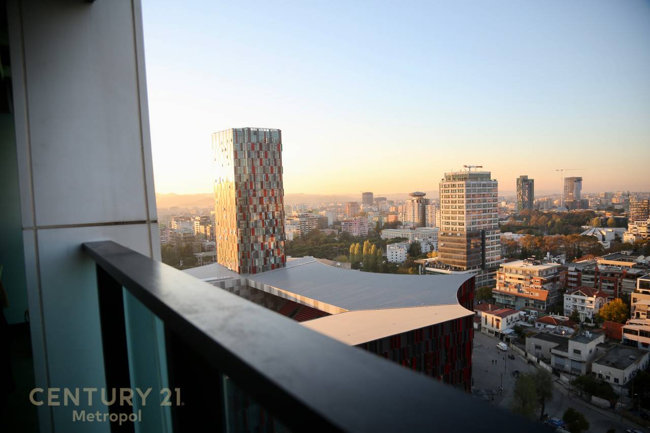 OFROJ PER SHITJE APARTAMENT 2+1 NE AMBASADOR 3, PRANE STADIUMIT!