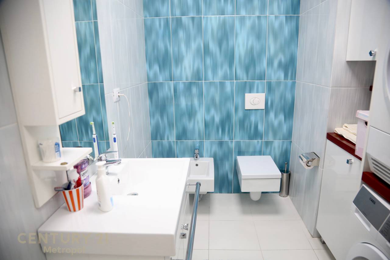 OFROJ PER SHITJE APARTAMENT 2+1 NE AMBASADOR 3, PRANE STADIUMIT!