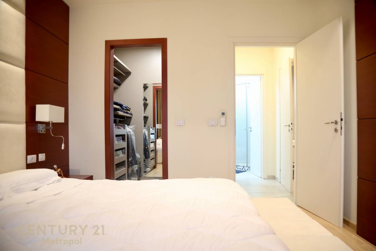 OFROJ PER SHITJE APARTAMENT 2+1 NE AMBASADOR 3, PRANE STADIUMIT!