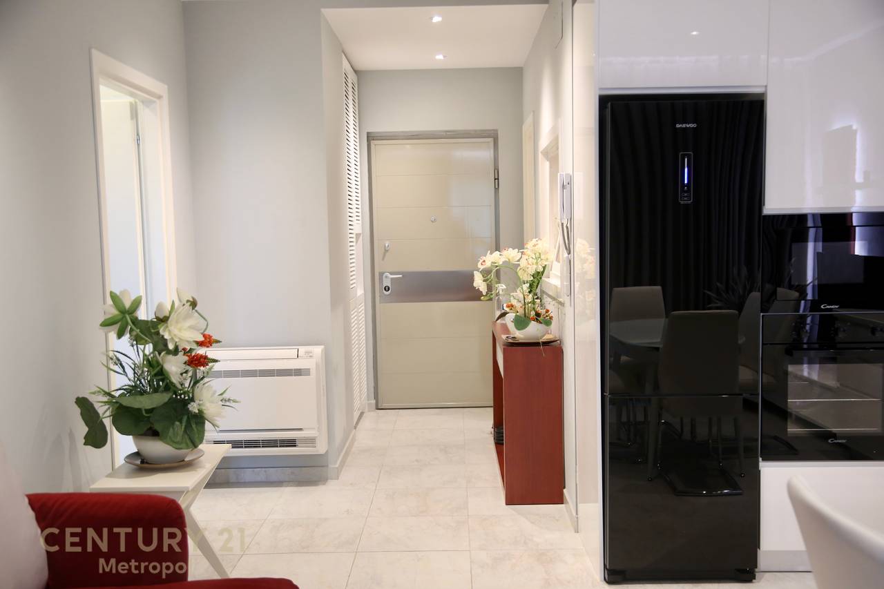 OFROJ PER SHITJE APARTAMENT 2+1 NE AMBASADOR 3, PRANE STADIUMIT!
