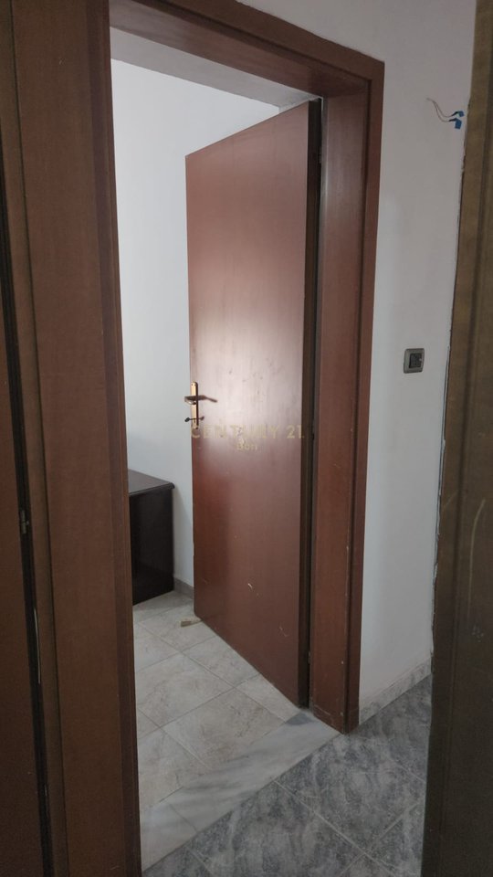 Appartamento 2+1 in affitto nel Quartiere 6 vicino alla scuola Eftali Koci