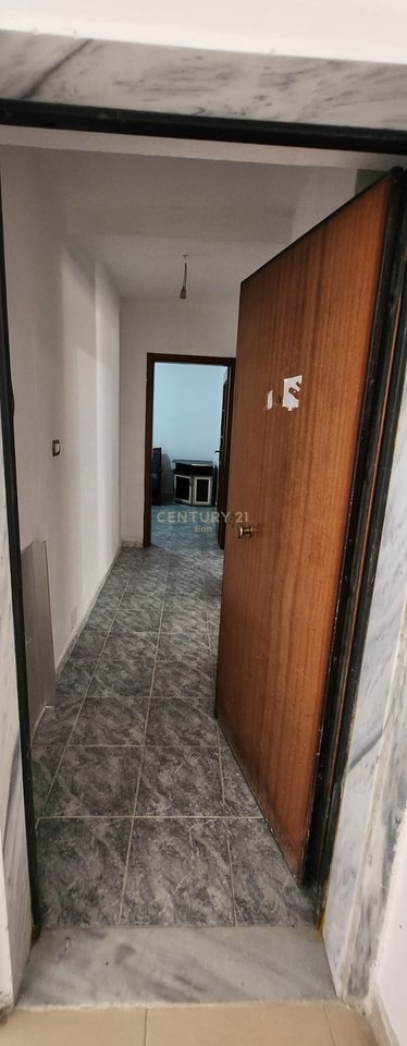 Appartamento 2+1 in affitto nel Quartiere 6 vicino alla scuola Eftali Koci
