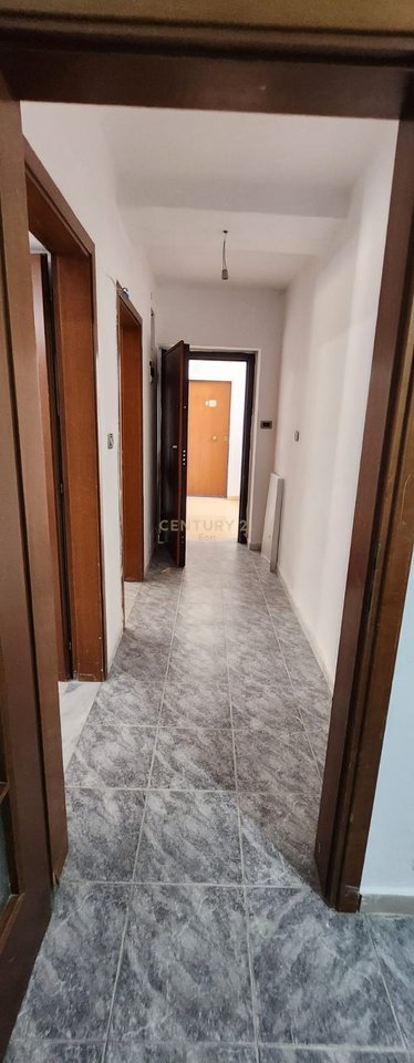 Appartamento 2+1 in affitto nel Quartiere 6 vicino alla scuola Eftali Koci