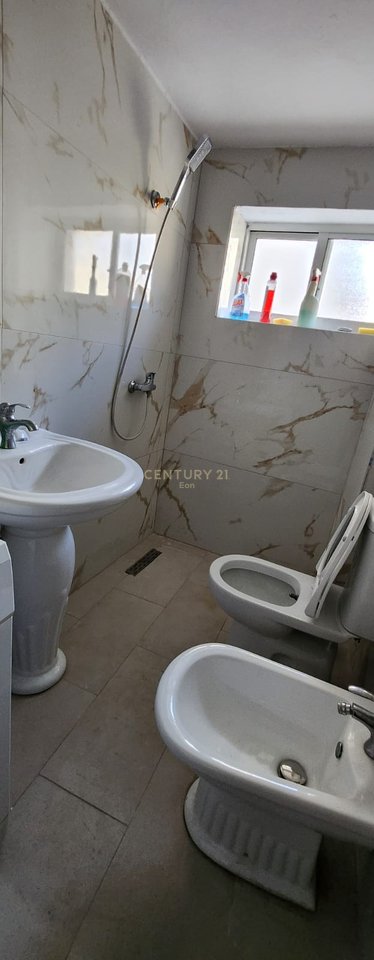 Appartamento 2+1 in affitto nel Quartiere 6 vicino alla scuola Eftali Koci