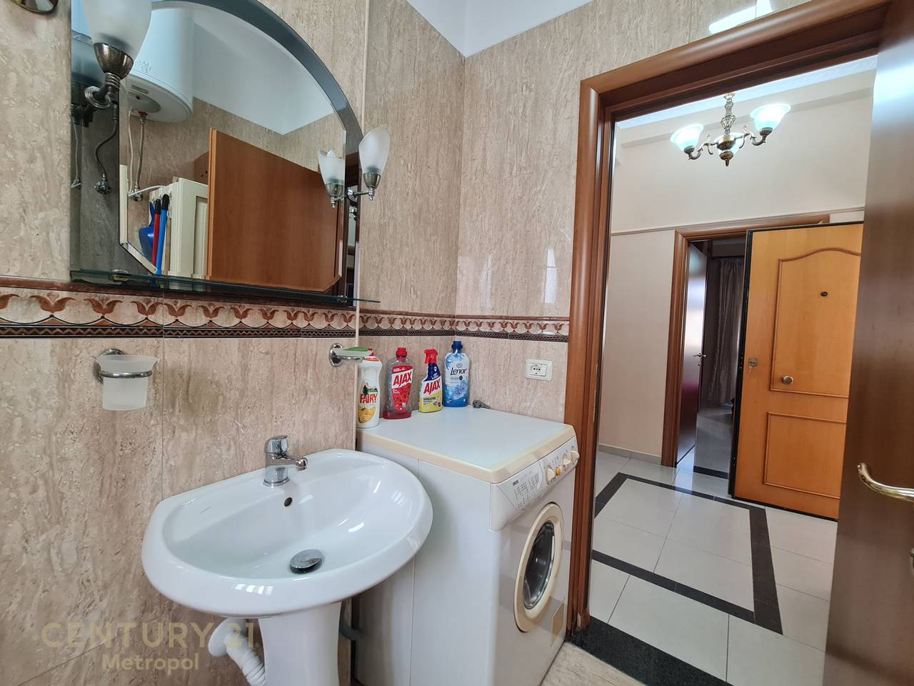 APPARTAMENTO 2+1 IN AFFITTO IN VIA DURRES, VICINO AL CENTRO!