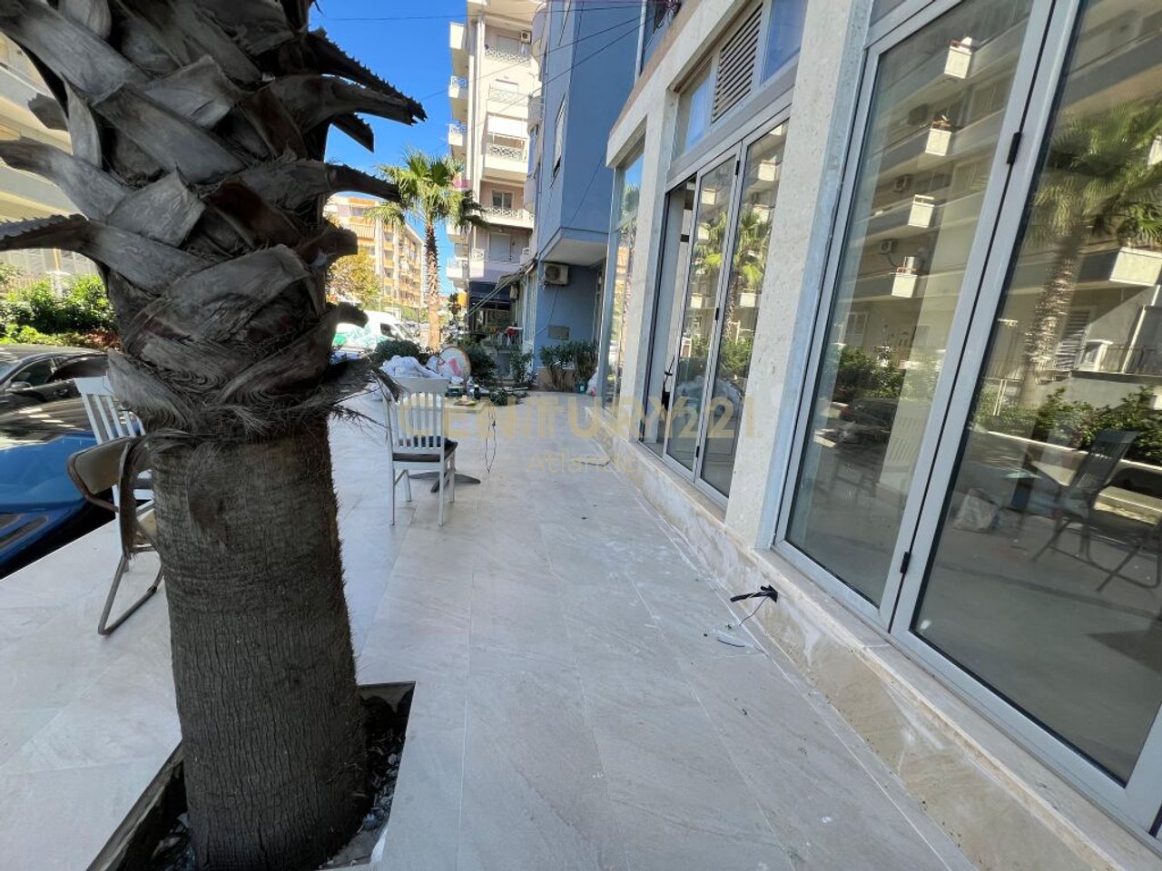 SHITET BAR RESTORANT TEK HOTEL PALACE NE PLAZH DURRES  !