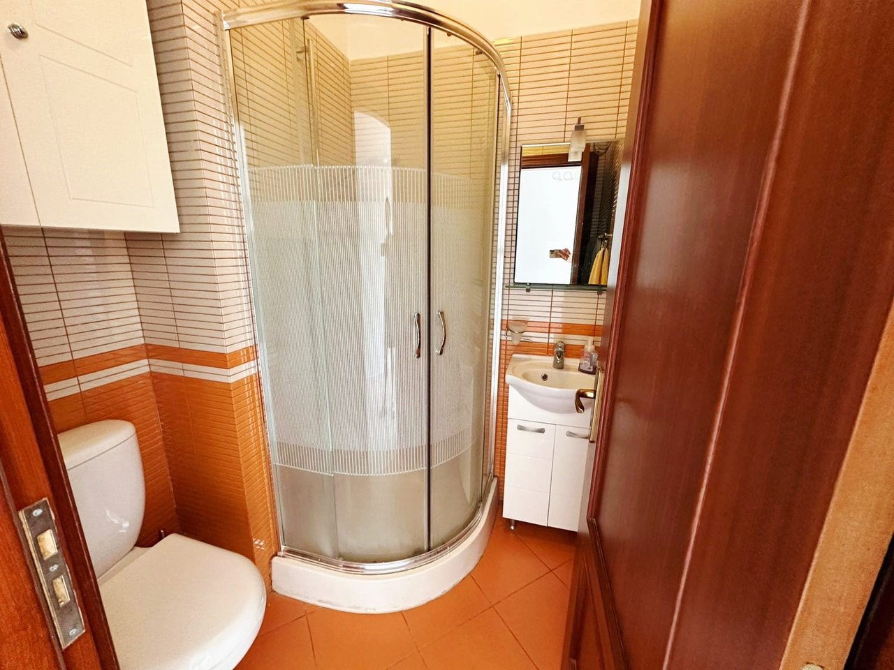 SHITET APARTAMENT 2+1+2+DEPO TE RR. BARRIKADAVE