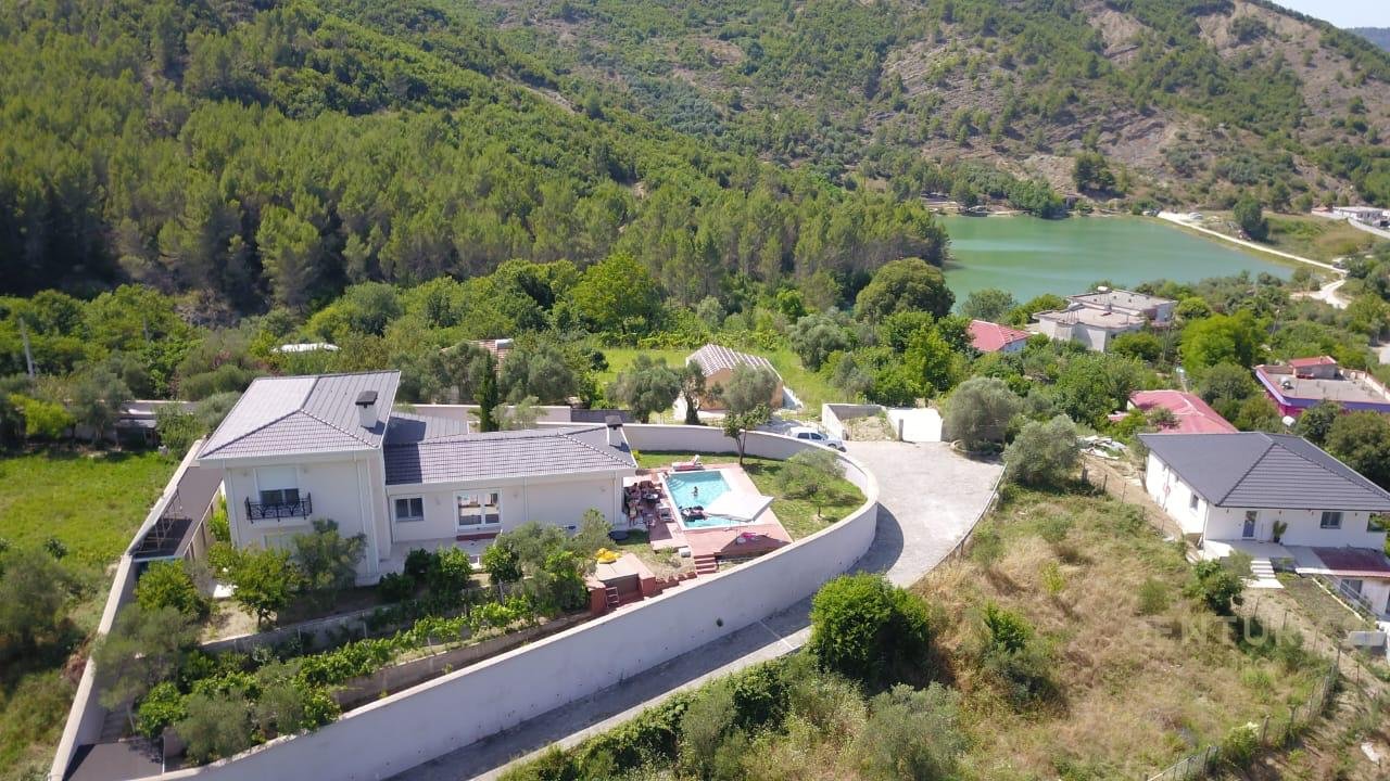 House for rent in the Vaqarri neighborhood!