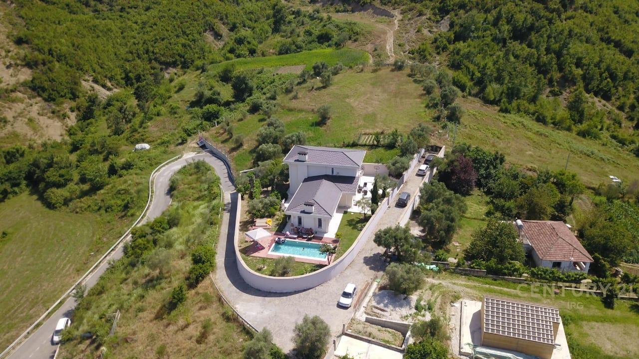 House for rent in the Vaqarri neighborhood!