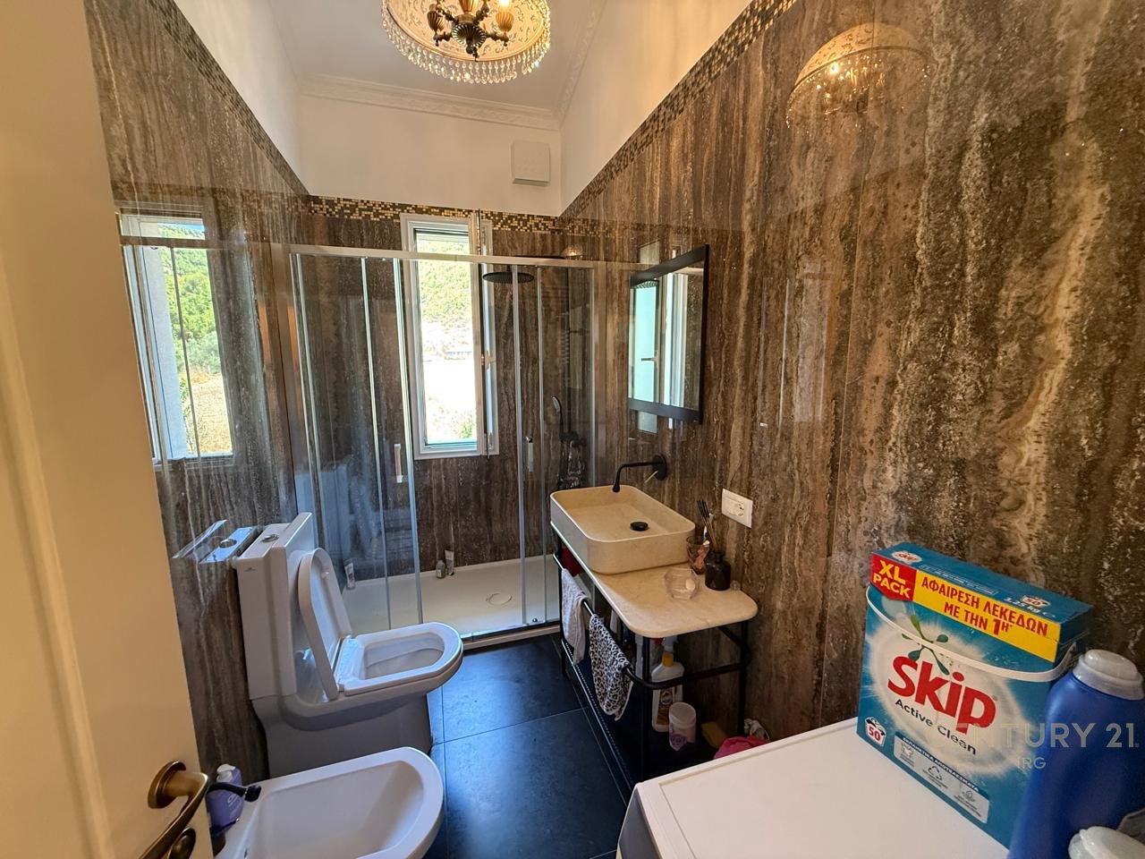 House for rent in the Vaqarri neighborhood!