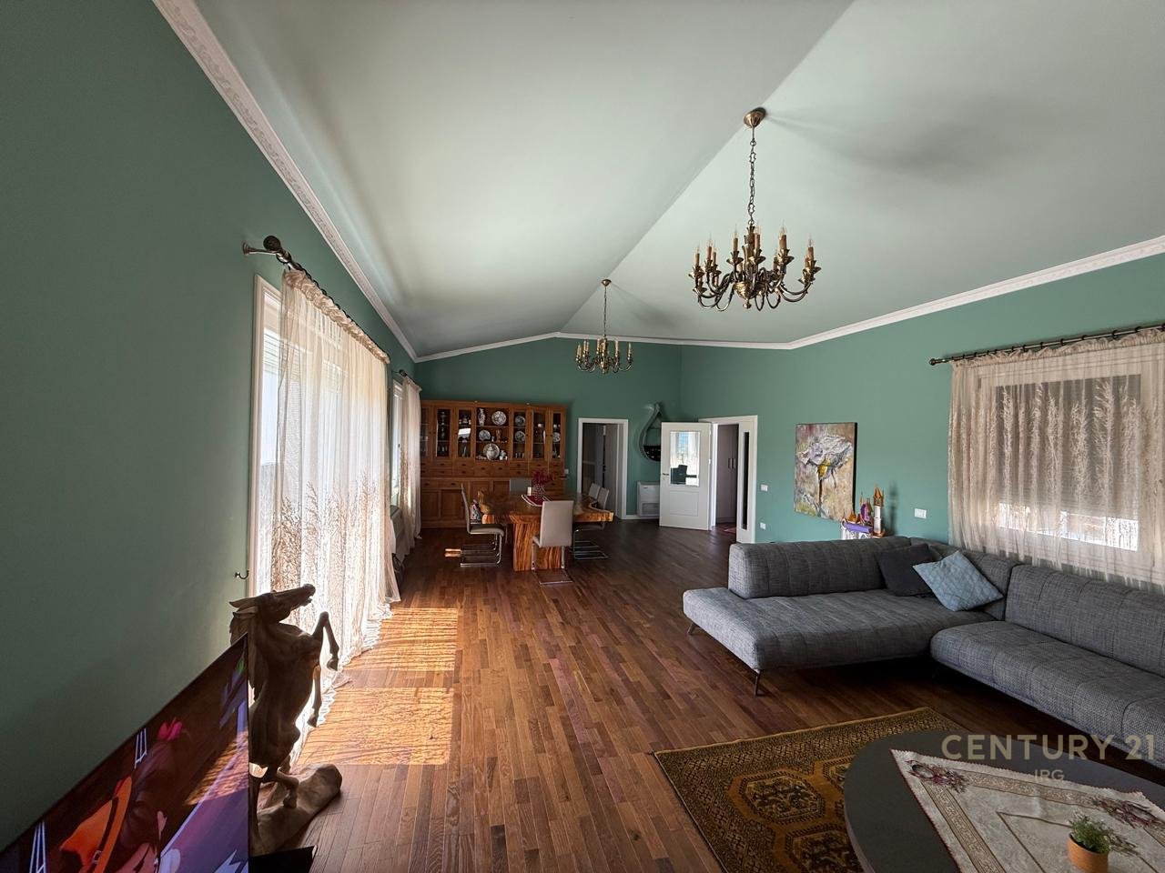 House for rent in the Vaqarri neighborhood!