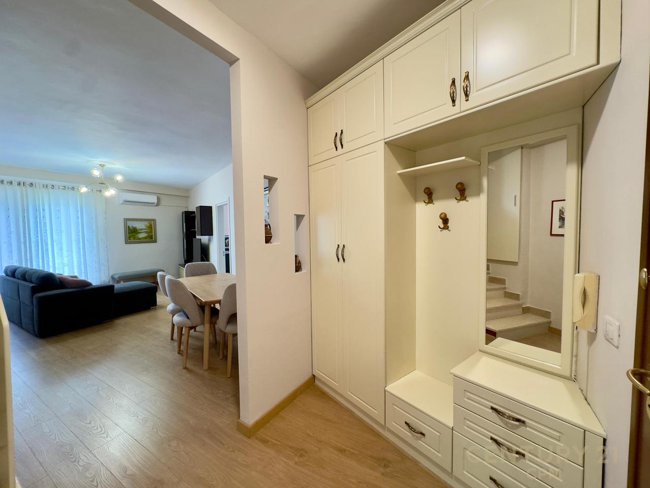 DUPLEX 2+1+2 PER QIRA PRANE KOMPLEKSIT "HALILI", RRUGA E DIBRES!