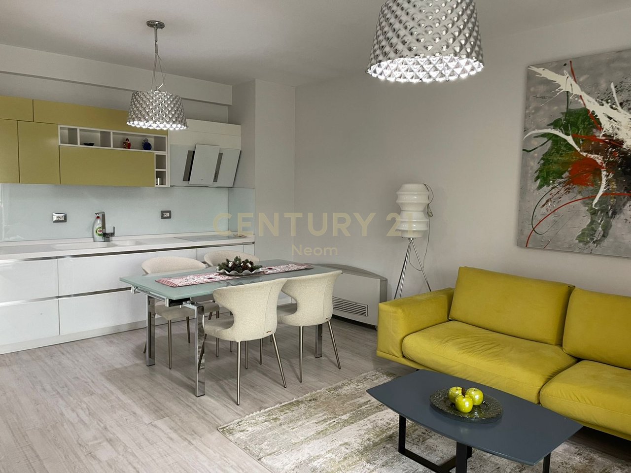 QIRA, APARTAMENT 2+1 TE NOBIS, LIQENI I TIRANES!