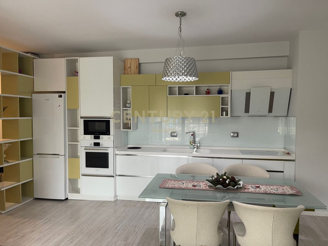 QIRA, APARTAMENT 2+1 TE NOBIS, LIQENI I TIRANES!