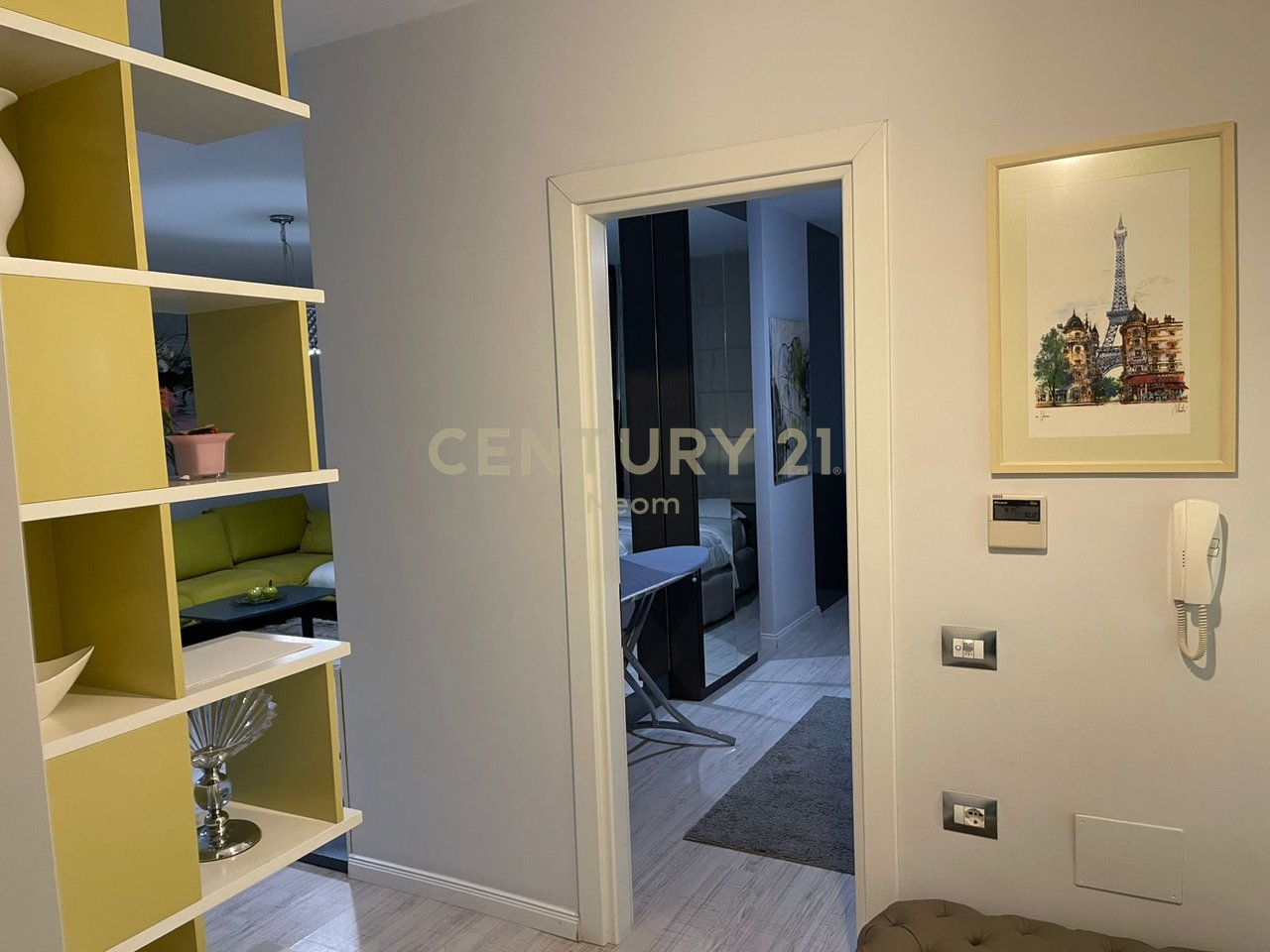 QIRA, APARTAMENT 2+1 TE NOBIS, LIQENI I TIRANES!