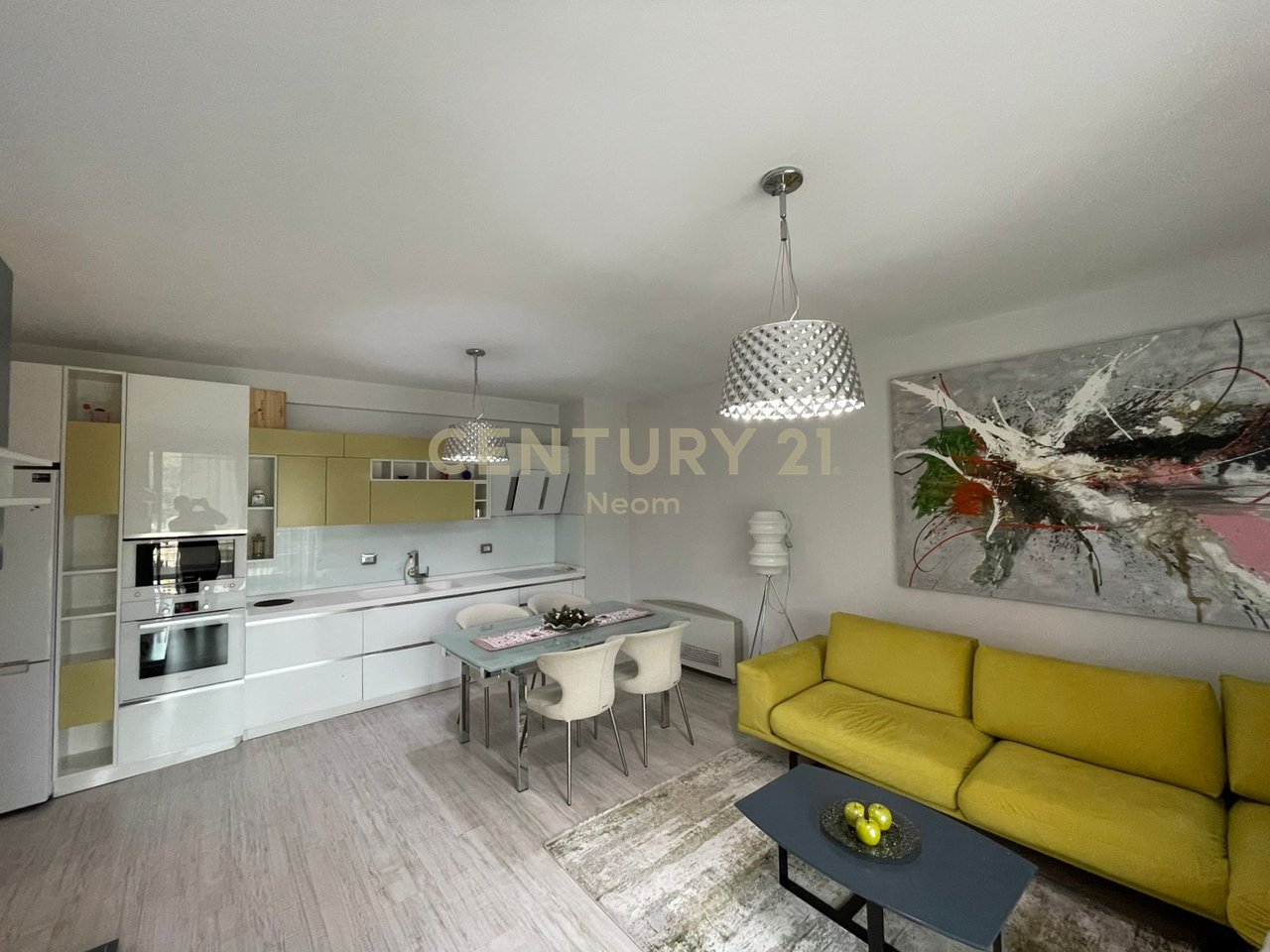 QIRA, APARTAMENT 2+1 TE NOBIS, LIQENI I TIRANES!