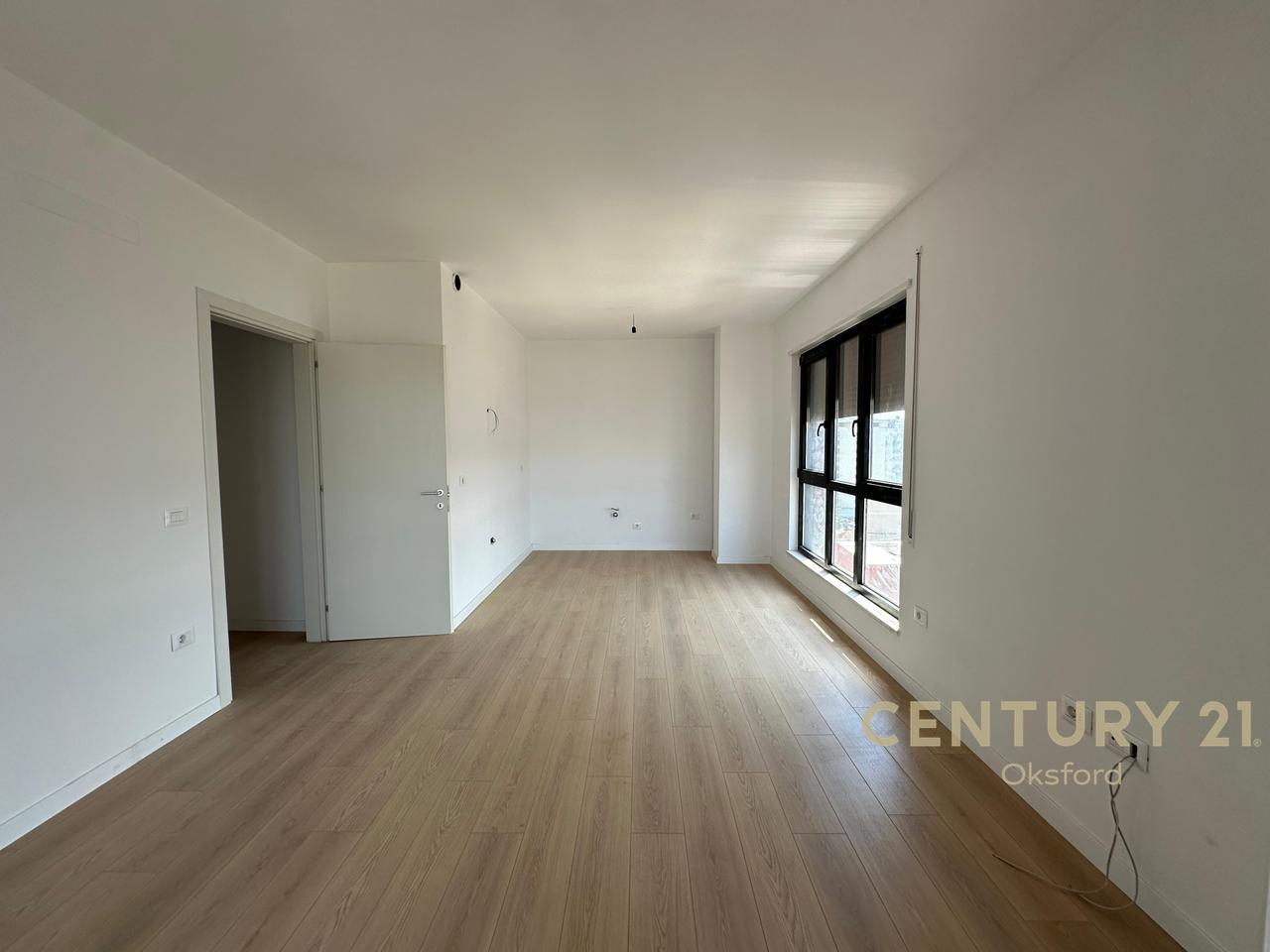 SHITET APARTAMENT 3+1+2, TEK KOMUNA E PARISIT!