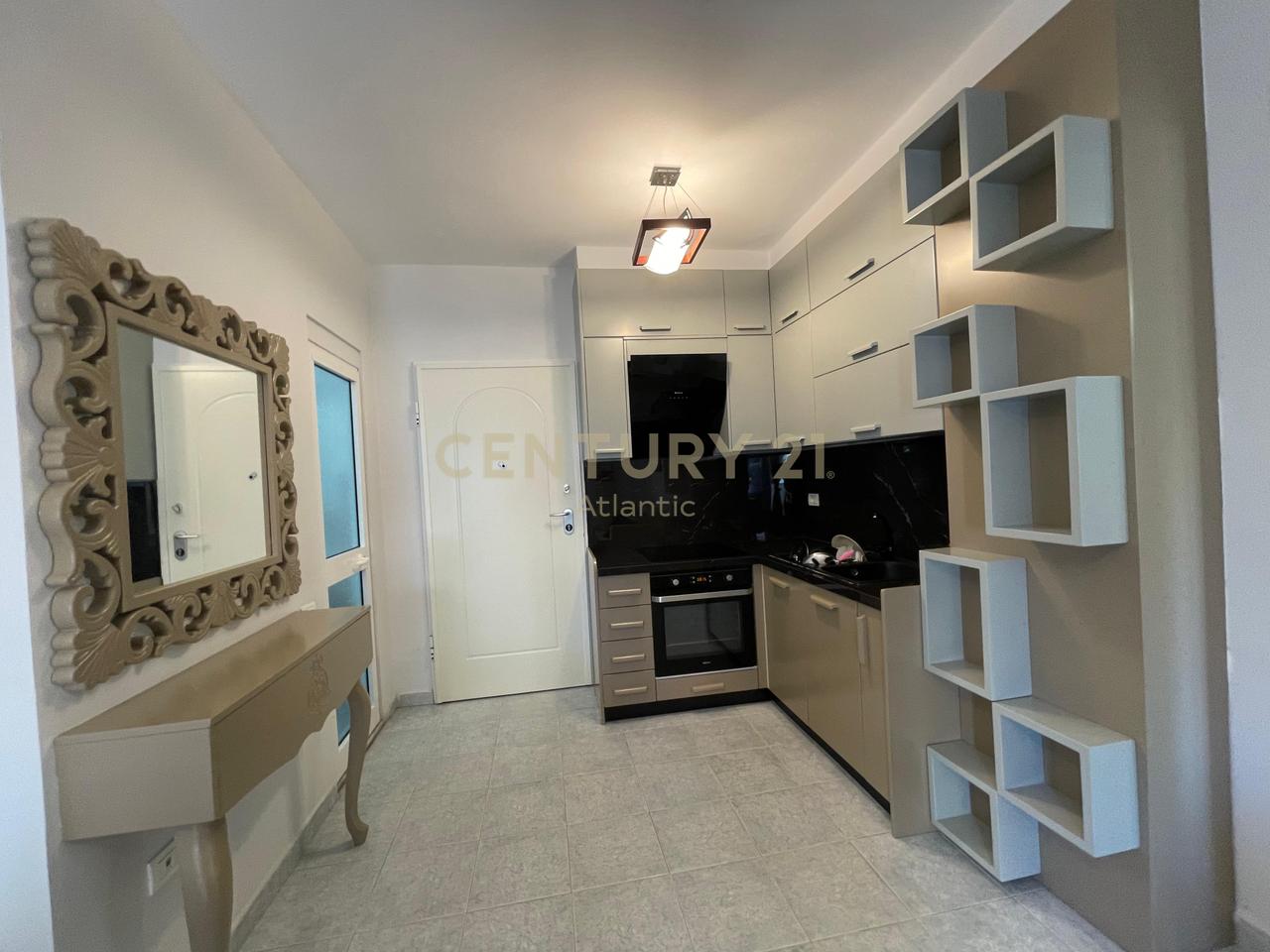 Appartamento 1+1 in vendita con vista mare, a 20 m dal mare, Iliria Beach, Durazzo!