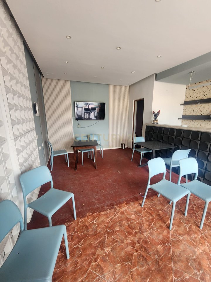 Spazio commerciale in affitto accanto all'ospedale Shefqet Ndroqi
