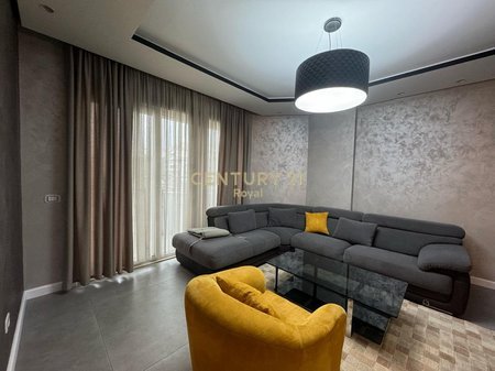 Jepet me qera apartament 3+1+2 ne Fresk