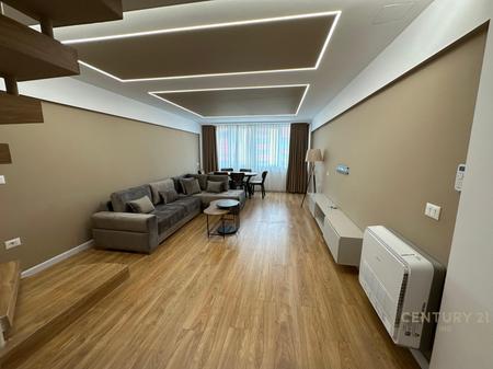 Jepet me qira duplex luksoz ne Qendër !