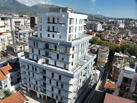 Apartment/office space for rent in Xhamllik!