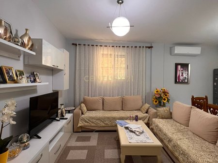 SHITET APARTAMENT 2+1 NE ZEMER TE DURRESIT PRANE AMFITEATRIT!