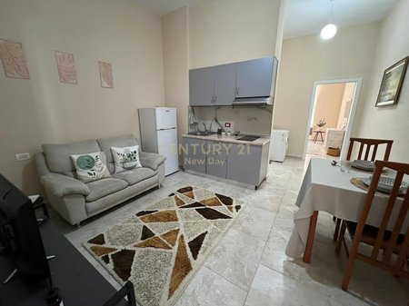Shitet aktiviteti Booking per 4 apartamente