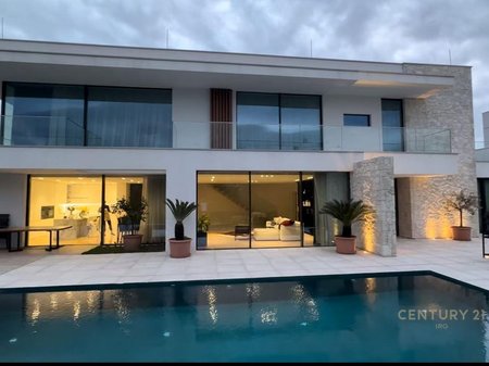 LUXURY VILLA FOR SALE IN MJULL-BATHORE!