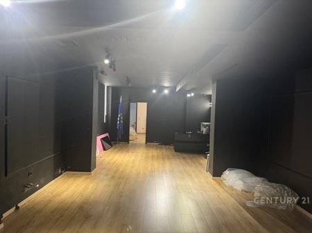 Spazio commerciale in affitto alla Vecchia Esposizione!